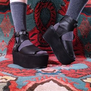 UNIF Morph Flatform Sandals